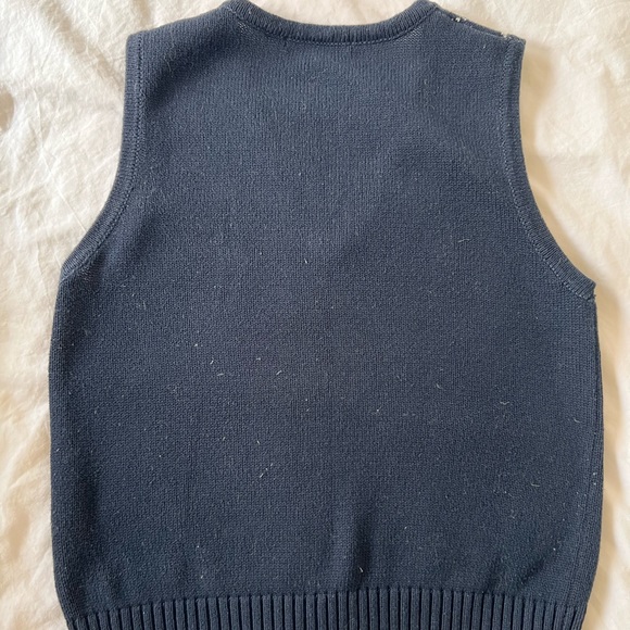 Printed navy knit sweater vest crop top - Picture 6 of 6